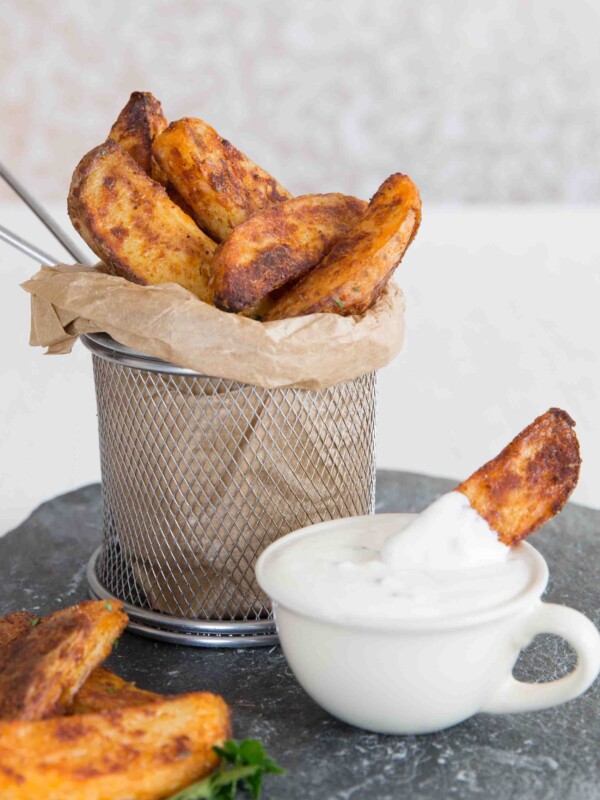 potato wedges served with dip